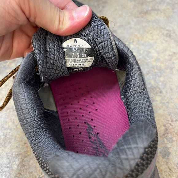 Altra Womens 9 Timp 1.5 Trail Running sneakers low top - Picture 2 of 10